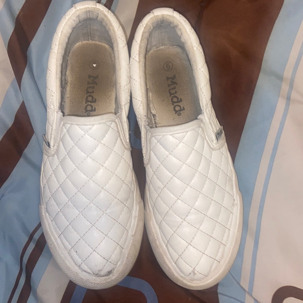 Size 6 mudd slides